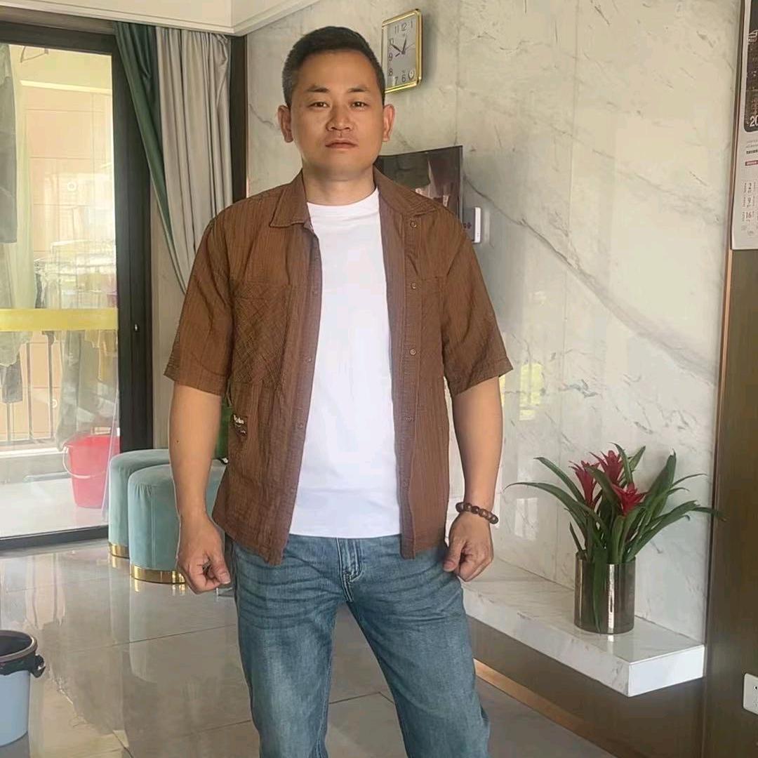 [机智] 晨风飘扬[奸笑]