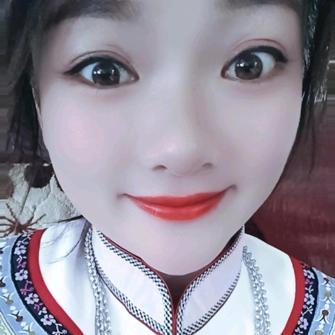 黄**