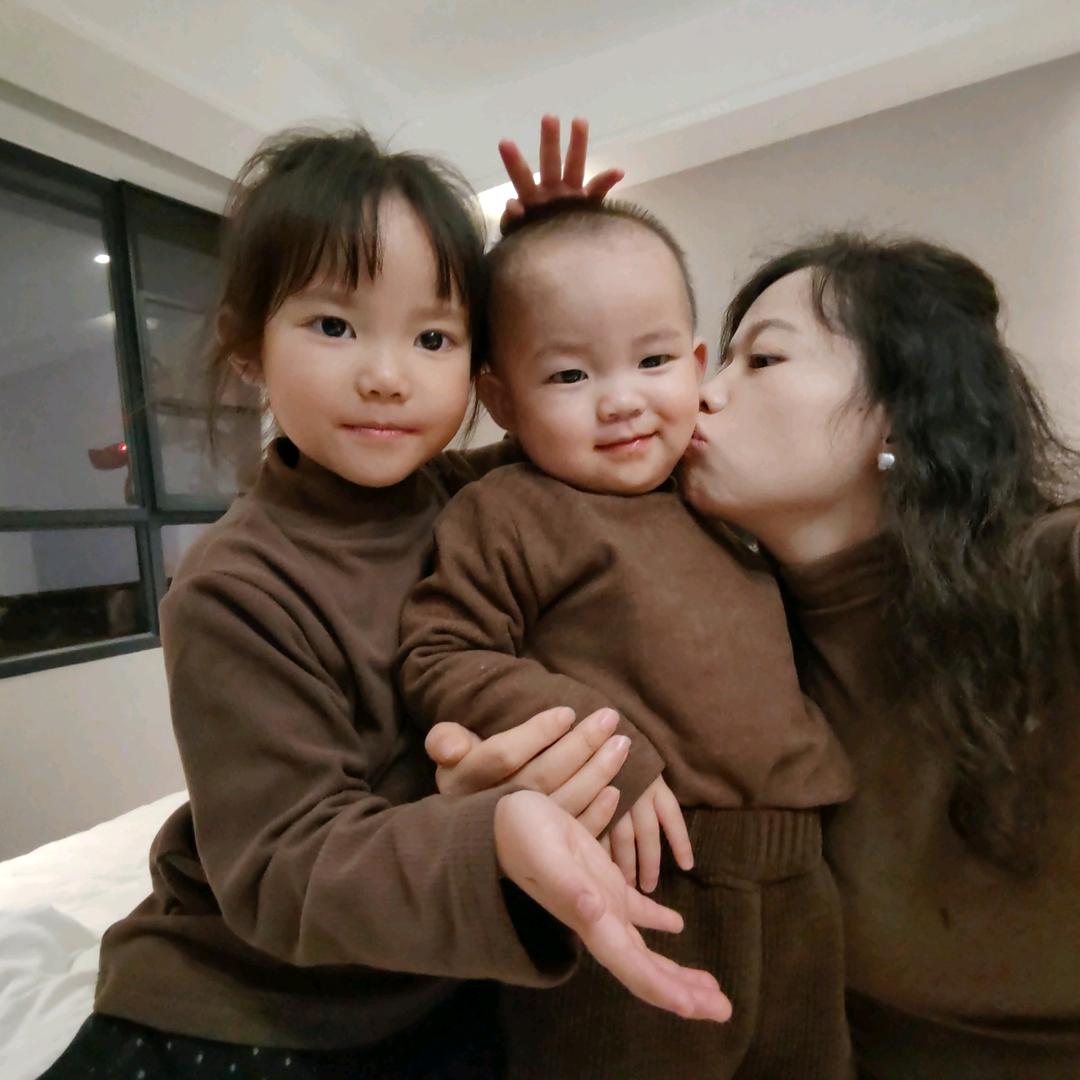 静静就是我（离异摆摊卖糯米饭养两个孩子）