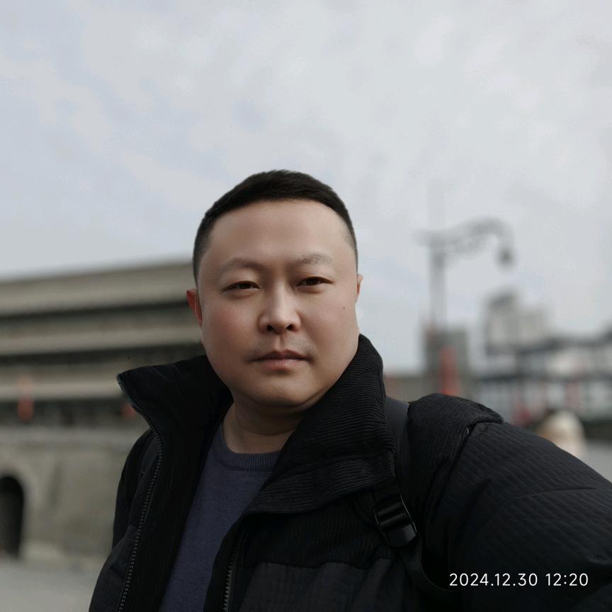 瘦得不明显