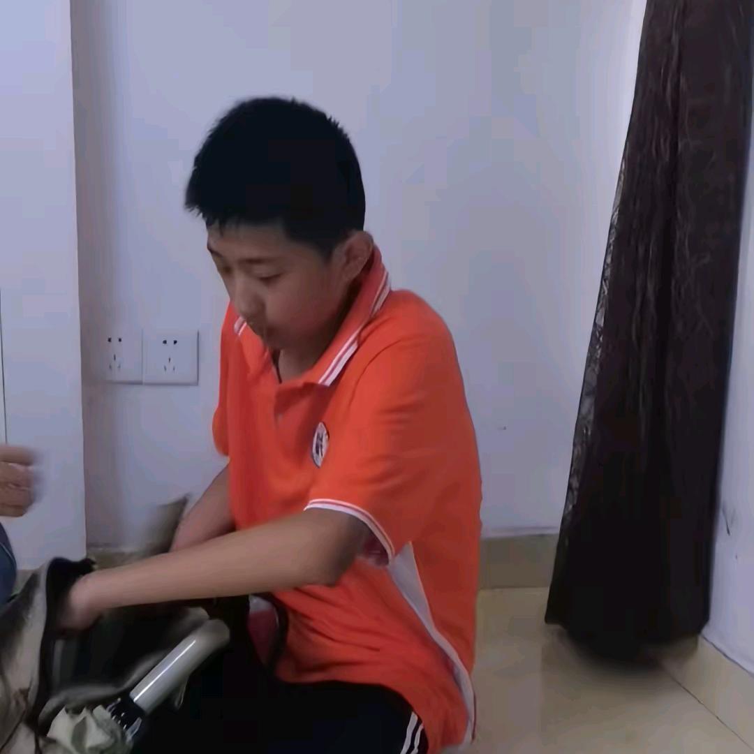 梁刚
