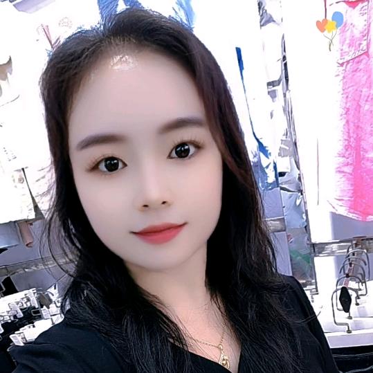 艳子《新化四小七彩生活服装店》