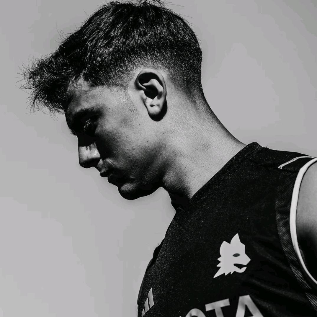 小恺踢边前⚽️