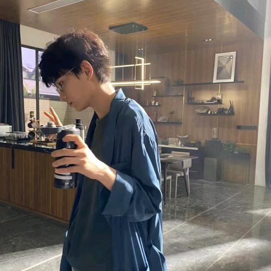阿颂爱吃外 婆煮的虾米头像