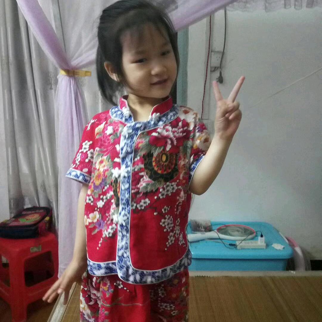 爱哭的小女孩