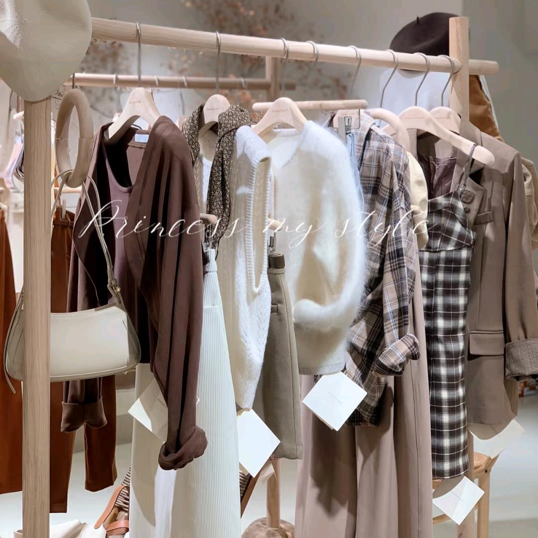 简约女装工厂店