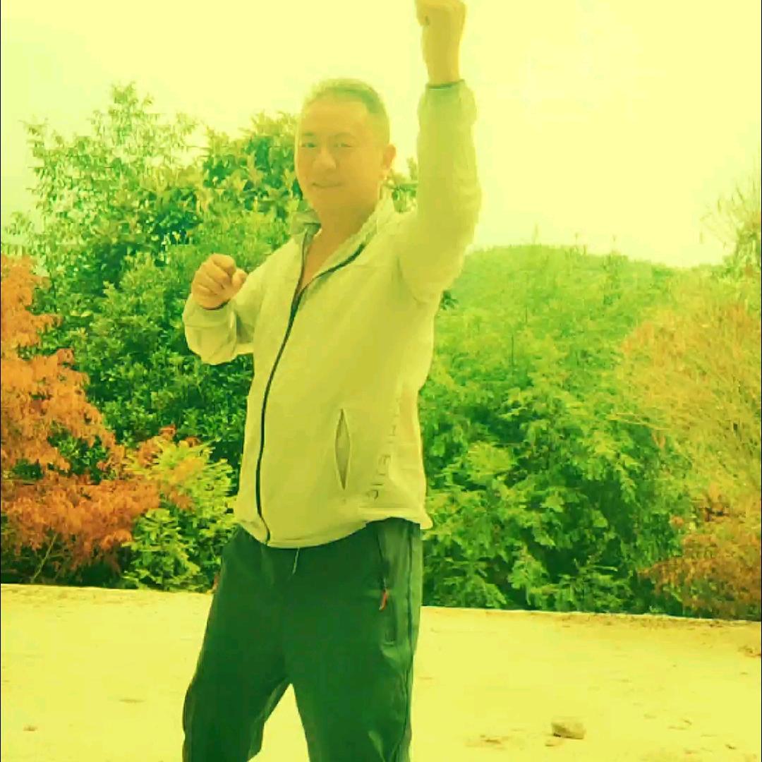 余人在江湖，身不由己。多做善事。
