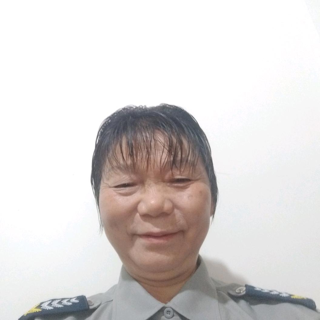 何姐