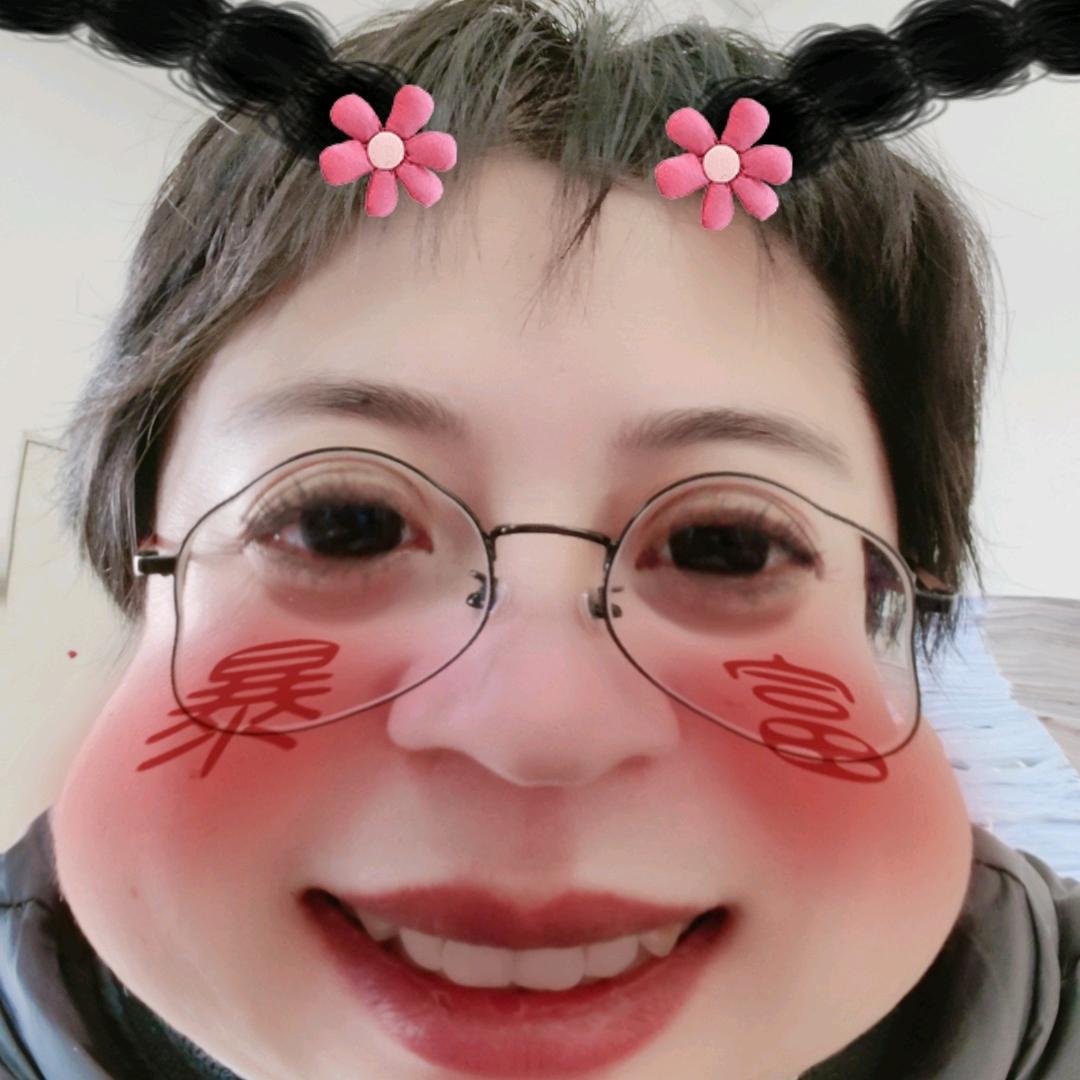 像石榴籽一样紧紧团结在一起