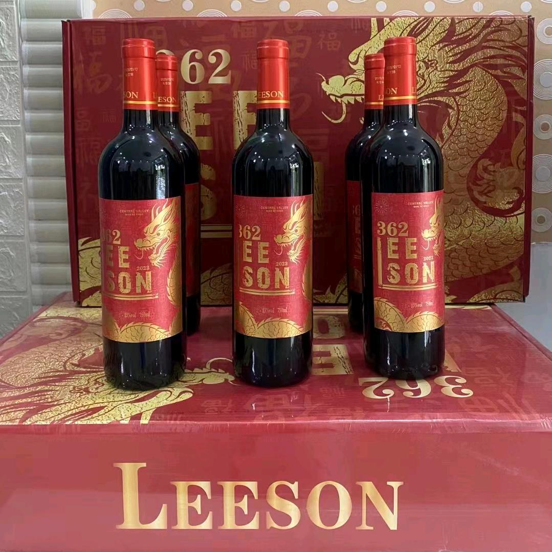 月下水影雨……