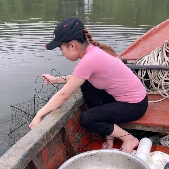 鱼妹抓鱼