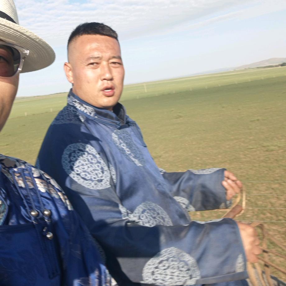 ᠮᠣᠯᠤᠷ 赛马营养师