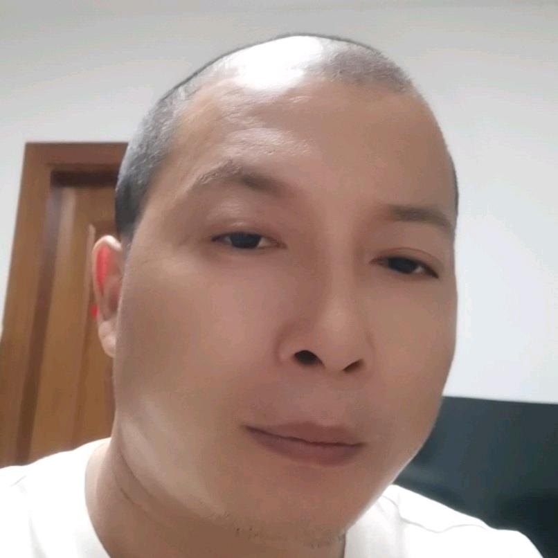 洪利泥瓦工专业贴砖大师