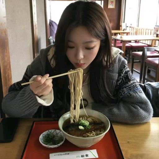 小猫🐱睡不着