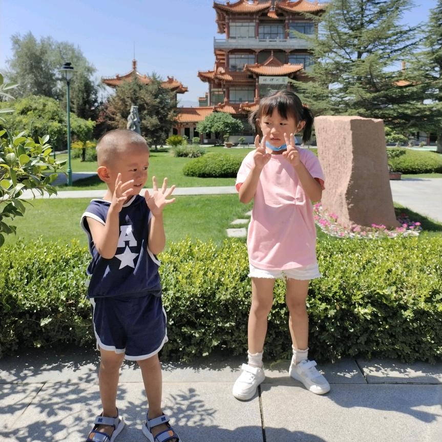 ，本人专业承包做涂料刮腻子，管道消防水暖