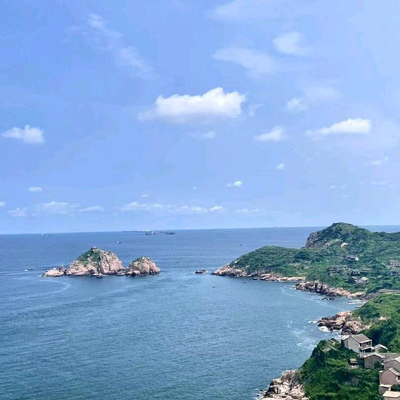 天高月小