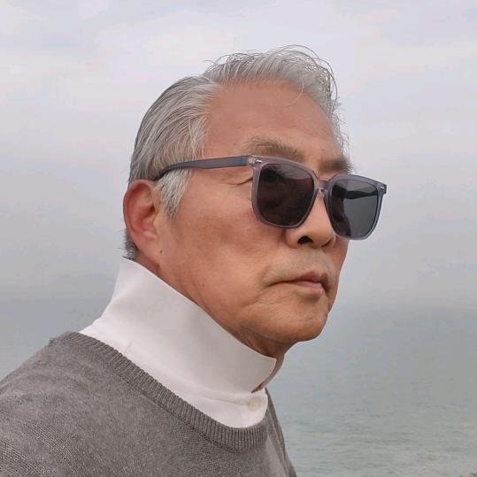 他在超越