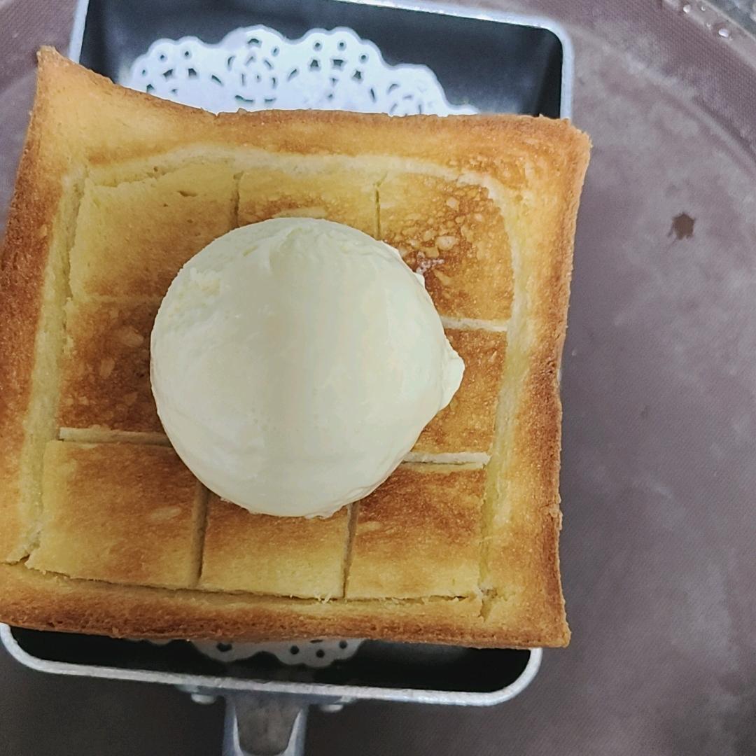 青