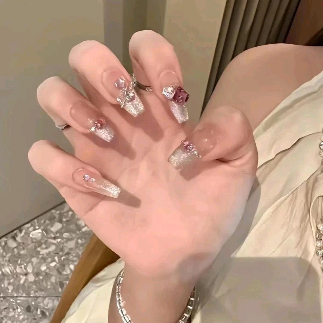 𝓼𝓱𝓪𝓻𝓮美甲