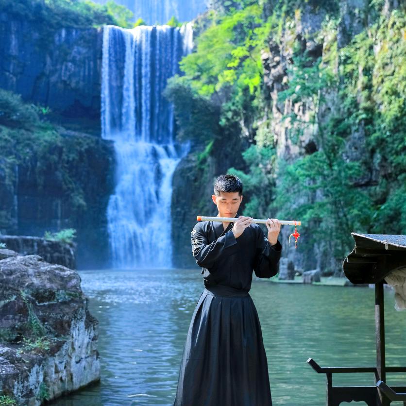 夏鹤轩.