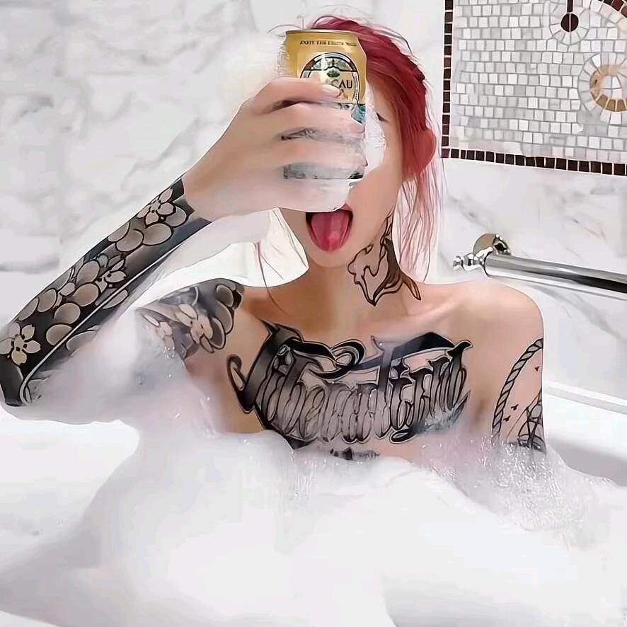 抱着嫦娥烤玉兔