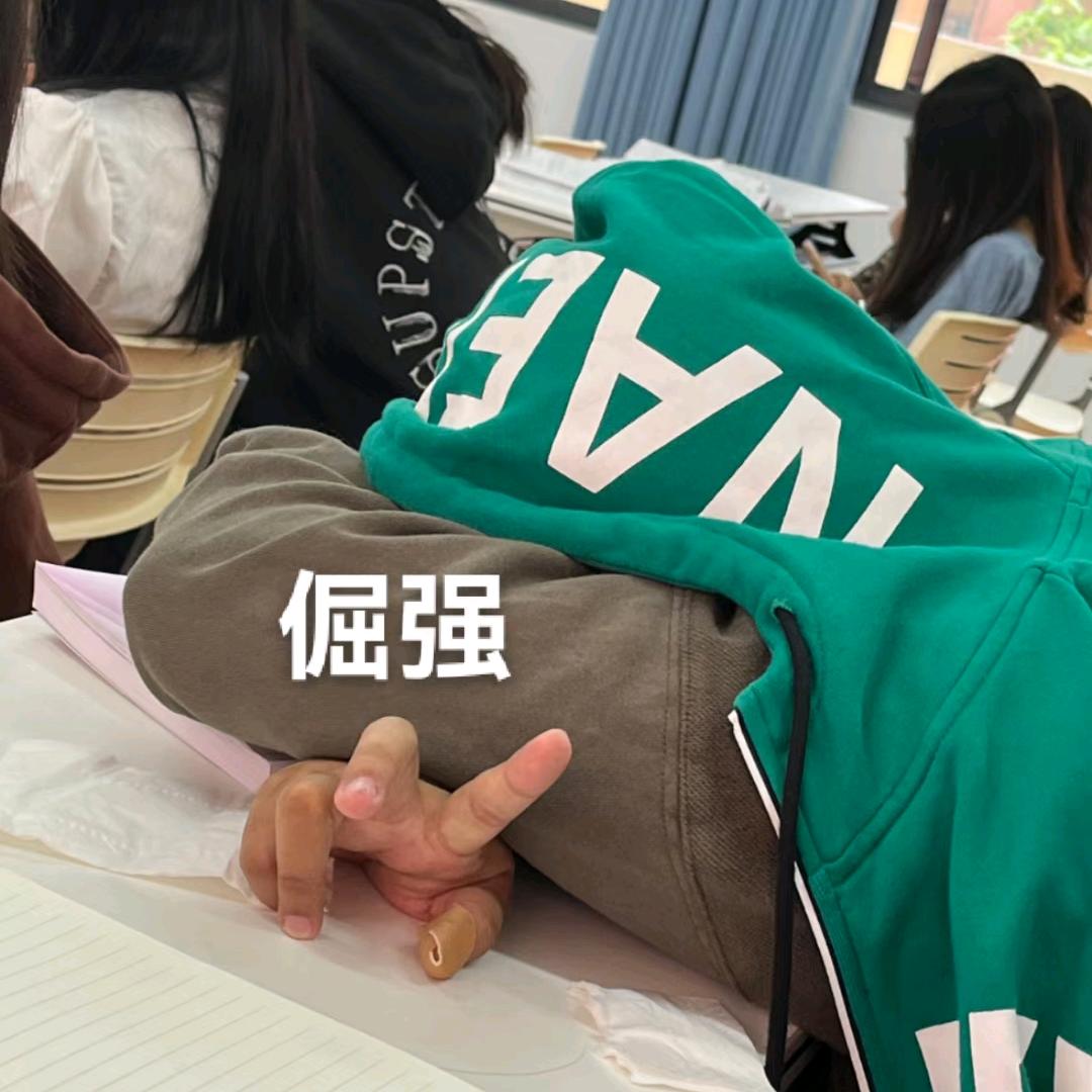 周周爱喝粥粥.