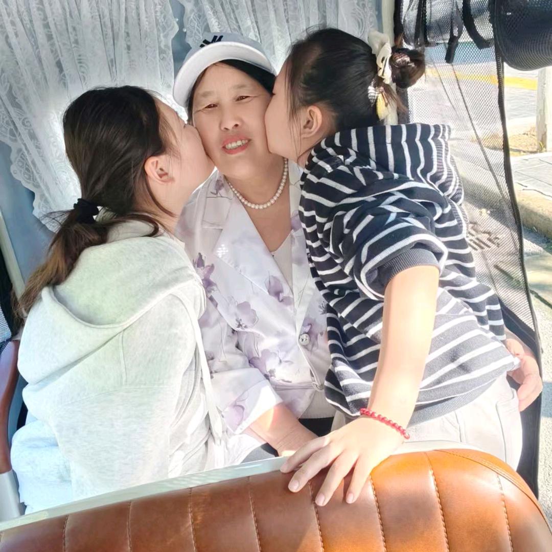 两个孙女的奶奶