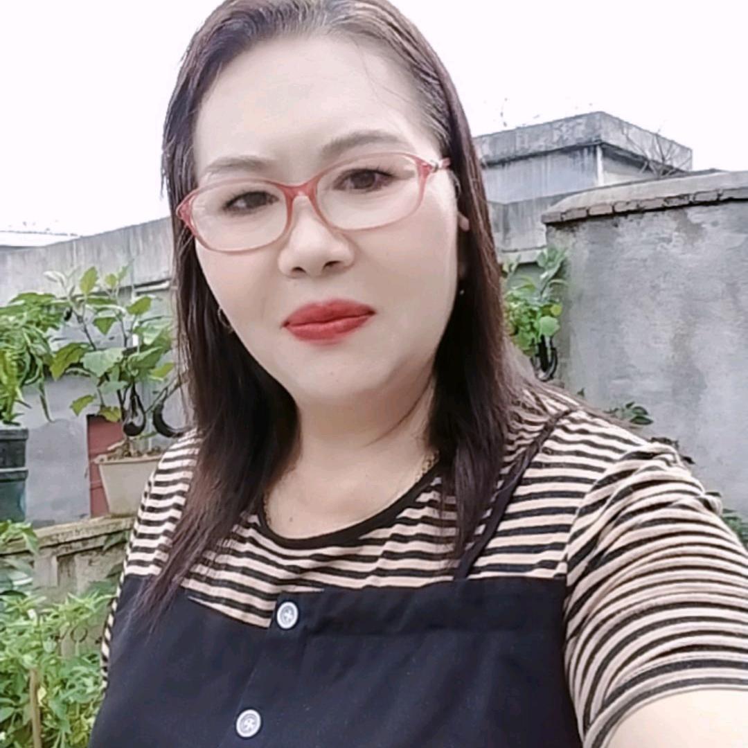 我叫刘青青。