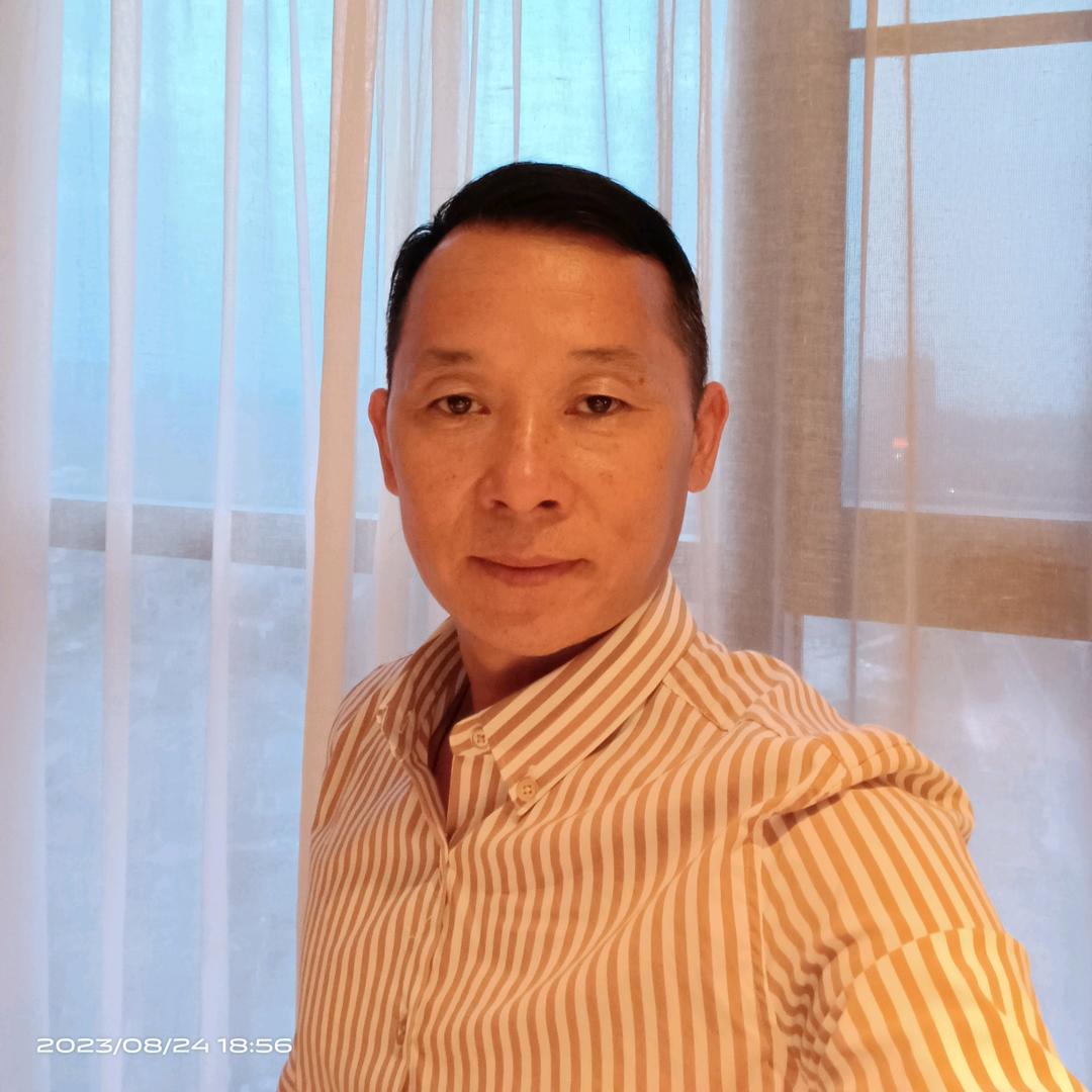 初九: