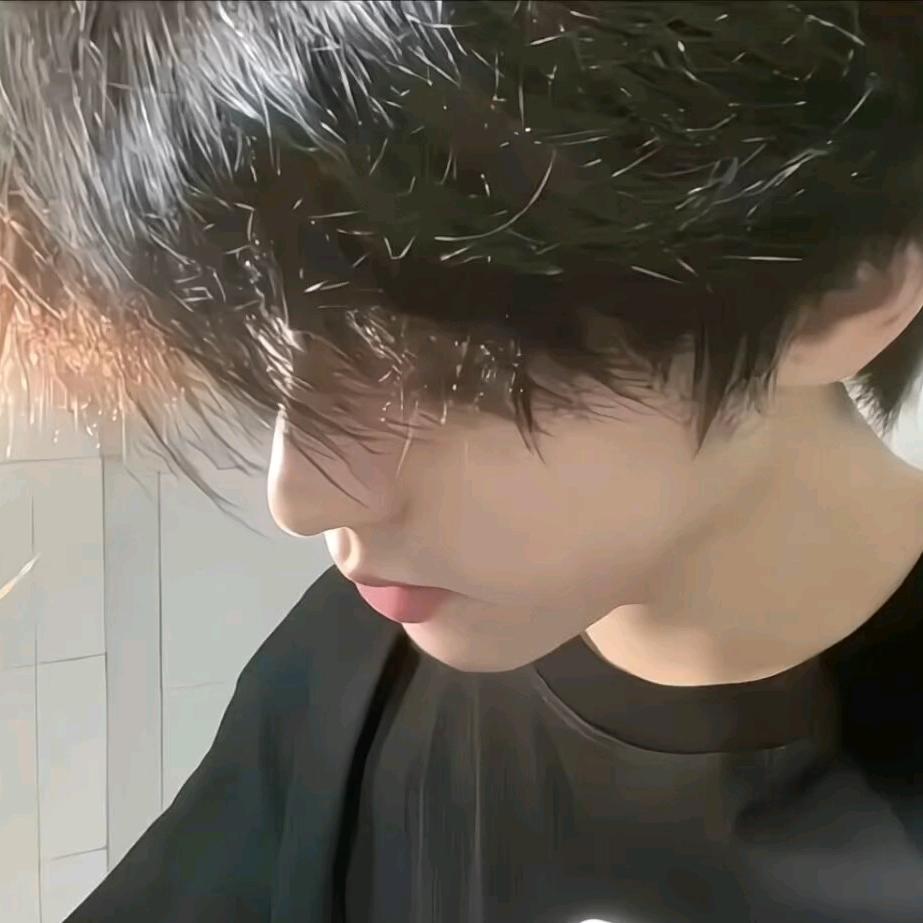 吕贸然💋💋💋