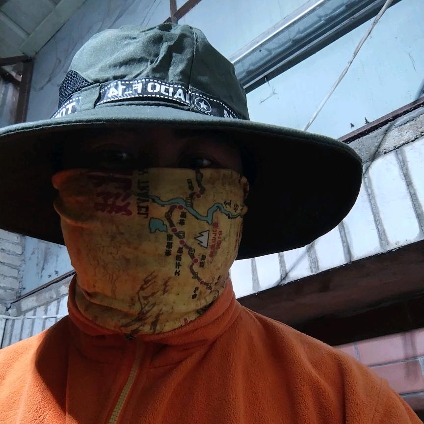 山脚的湖