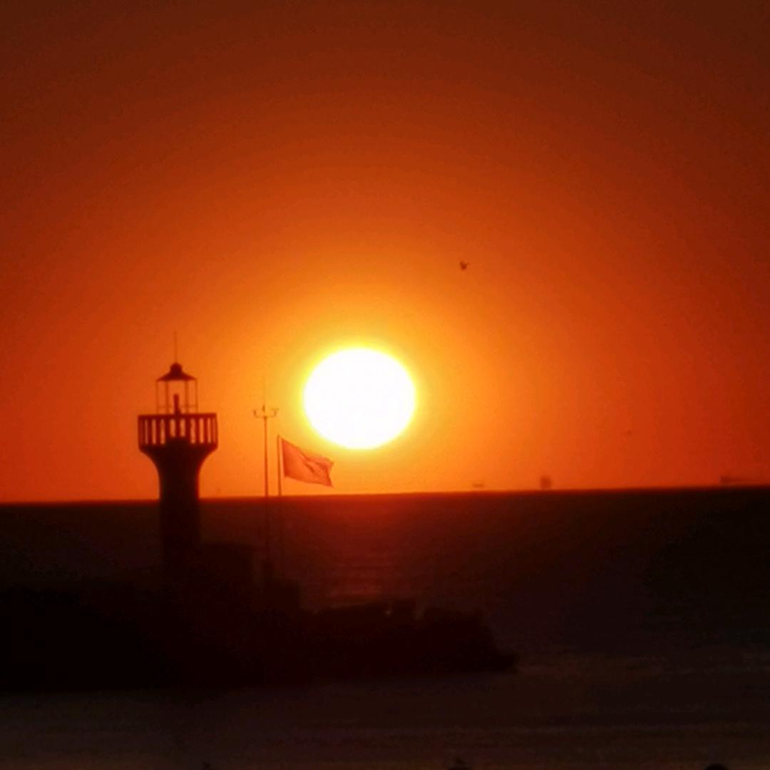 海上日出