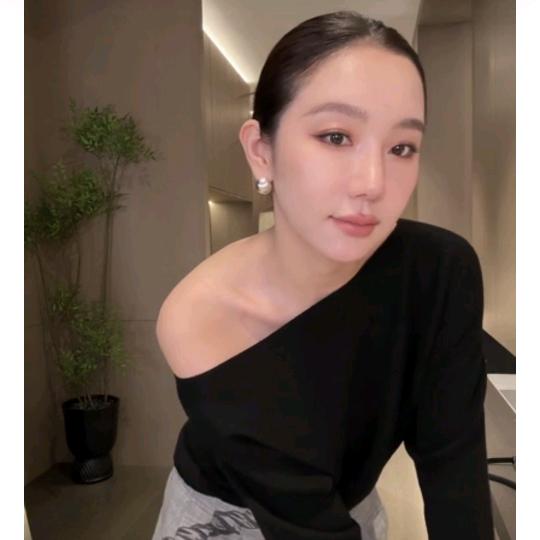 娜娜服装穿搭