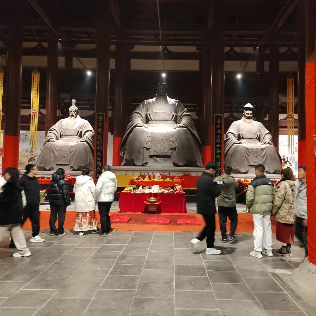 半斤👺八两
