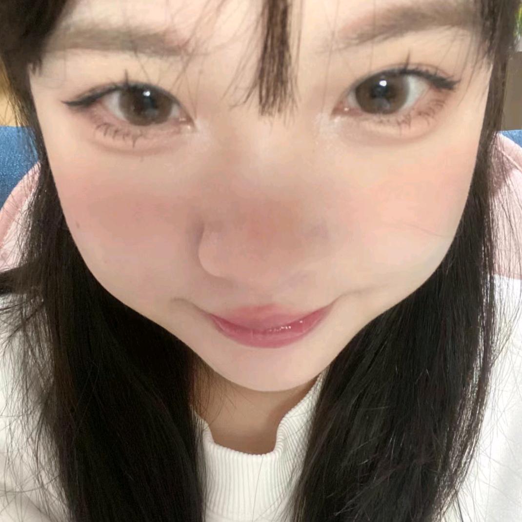 卧蚕比眼大