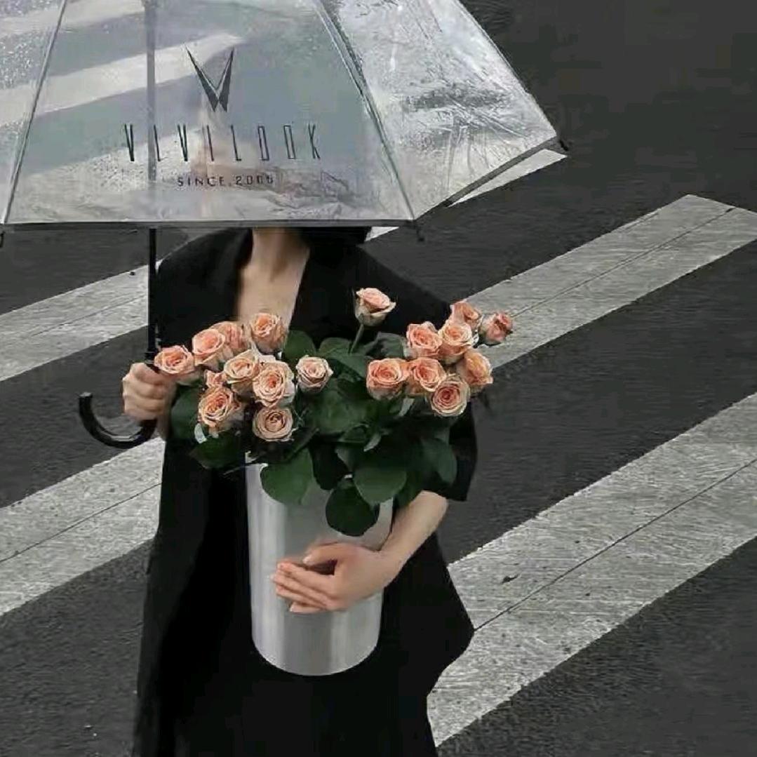 屿你婚纱主理人 JIAOJIAO