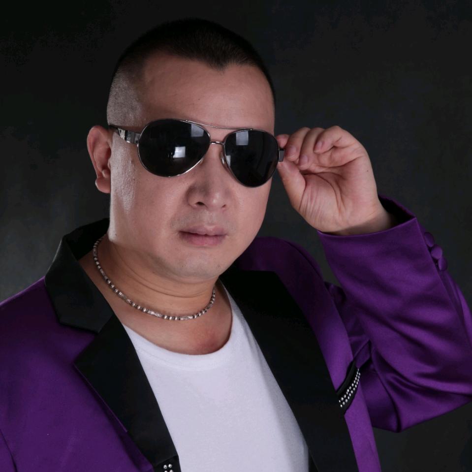 歌手邓小伟🎤