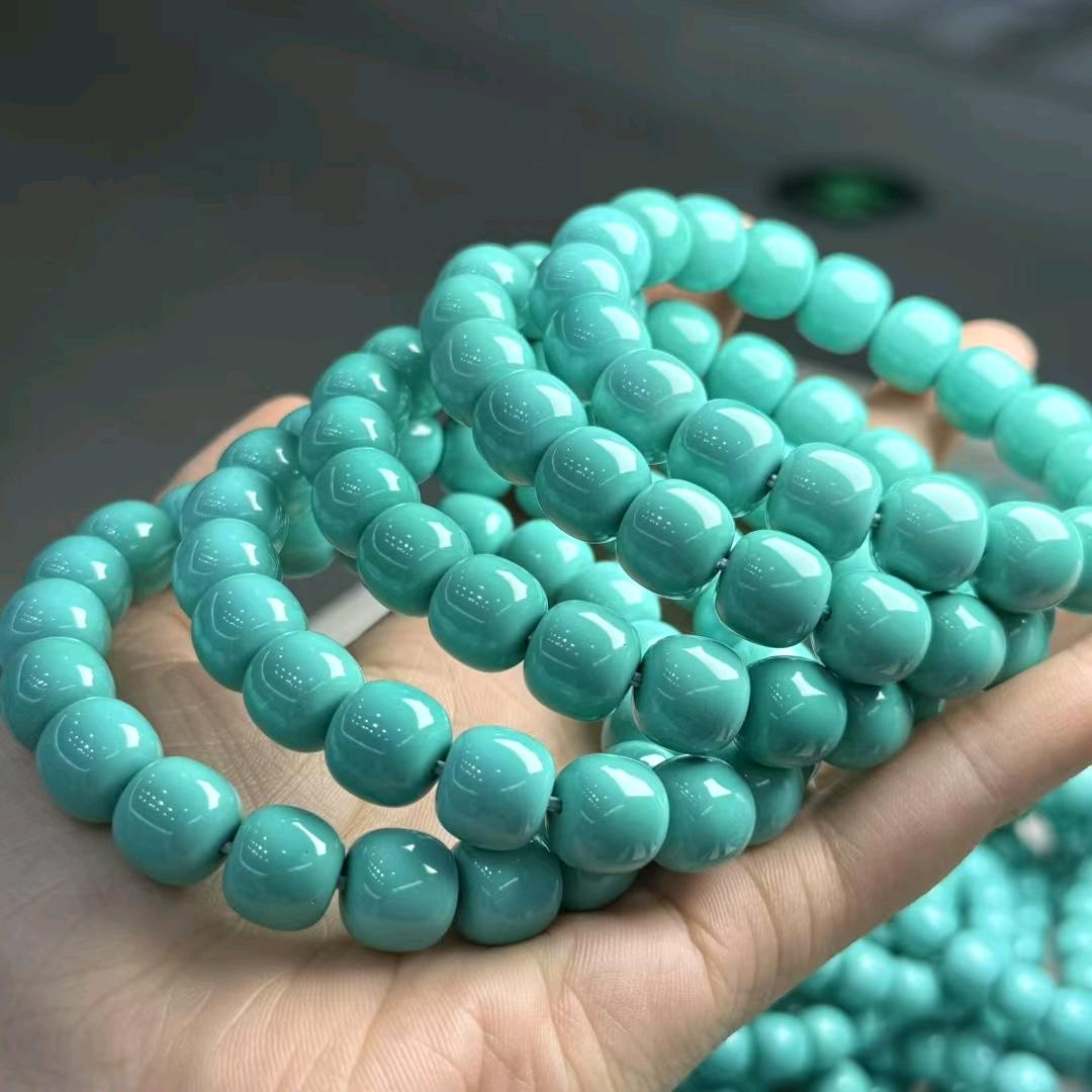 石上绿松石