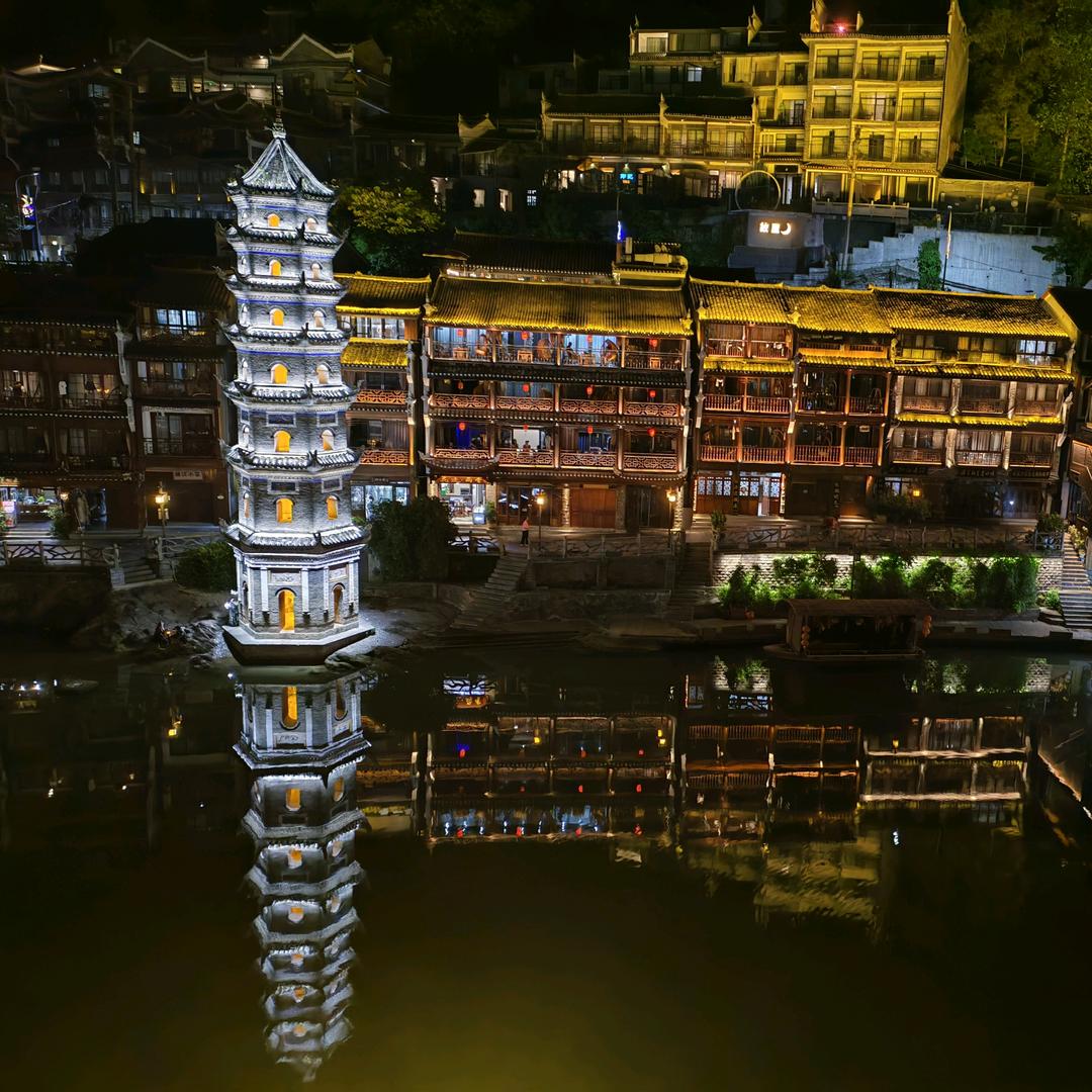 凤凰莫奈星晚江景民宿官方号