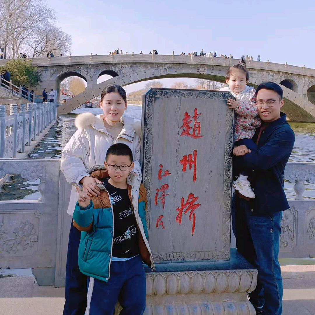 翘腿看戏
