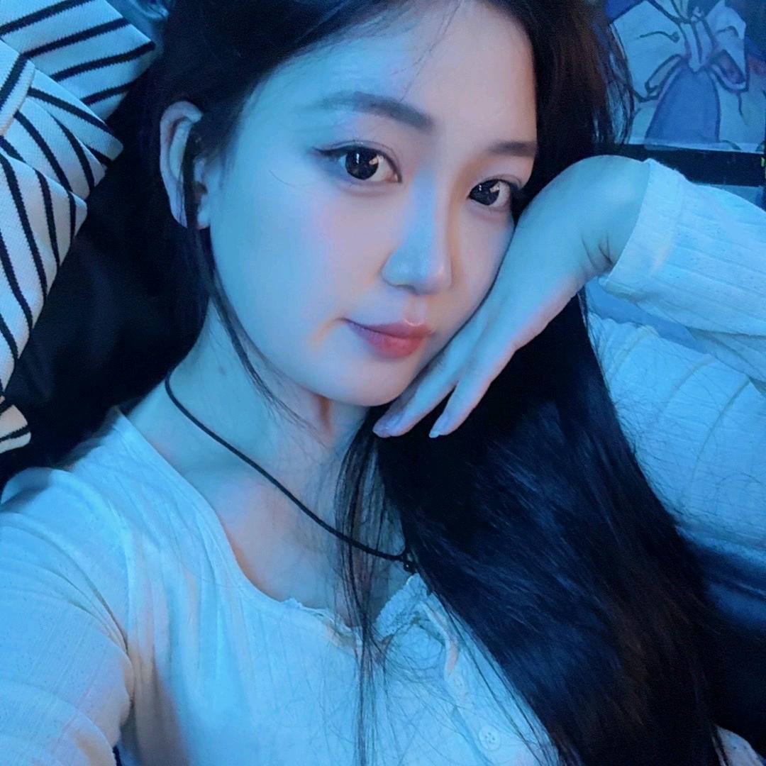权煦麒.