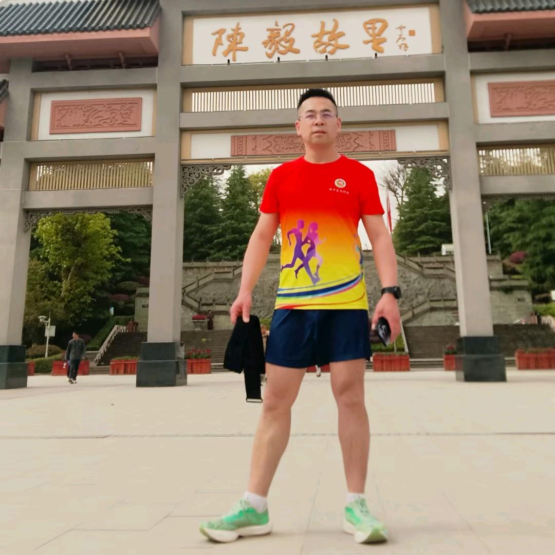 广场祥云鱼府：许东