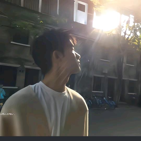 向阳而生🌻
