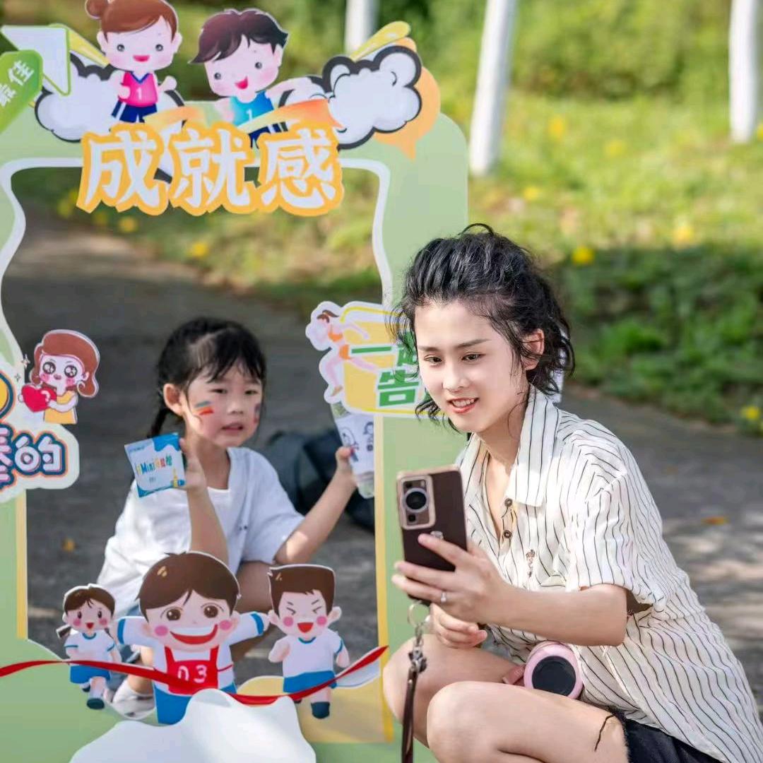 在乐山卖小龙虾的刘妹妹