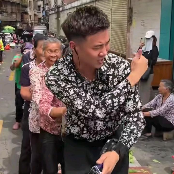 广东小火鸡㊎㊋欧阳锋授权号☞甄宝阁 co