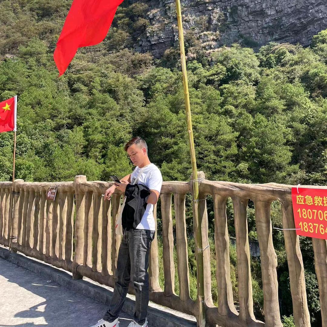 亢奋的渔民