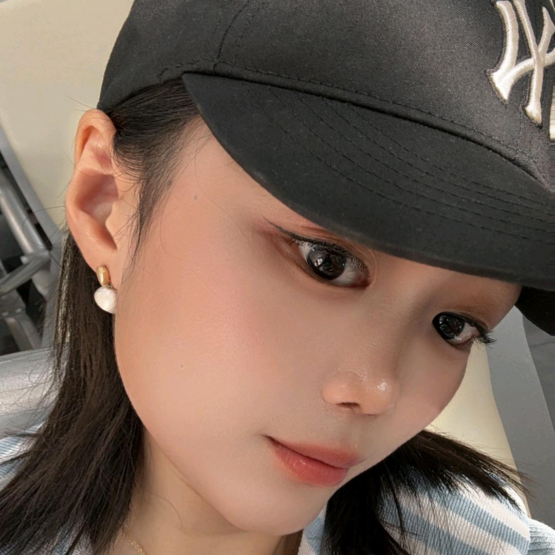 月月（在等一束光）