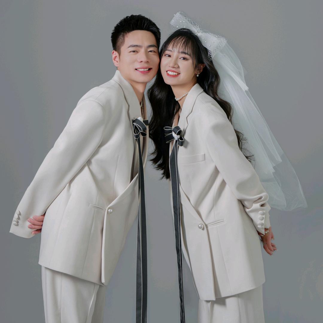 新婚夫妇真甜