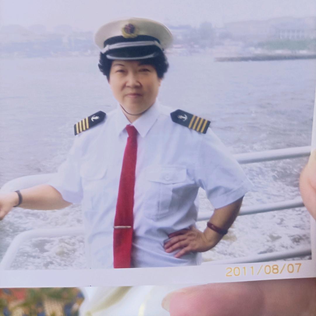 藏逸红色玫瑰
