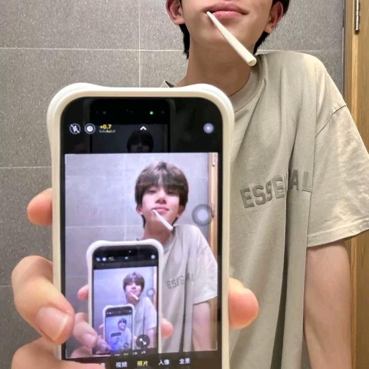 .̶♡̶眼̶里̶有̶星̶河̶